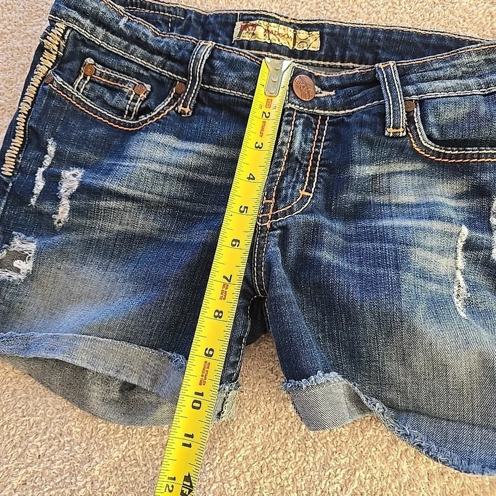 BKE Denim Madison Low‎ Rise Distressed Rough Hem Shorts Womens 28 Blue Y2K Vibes